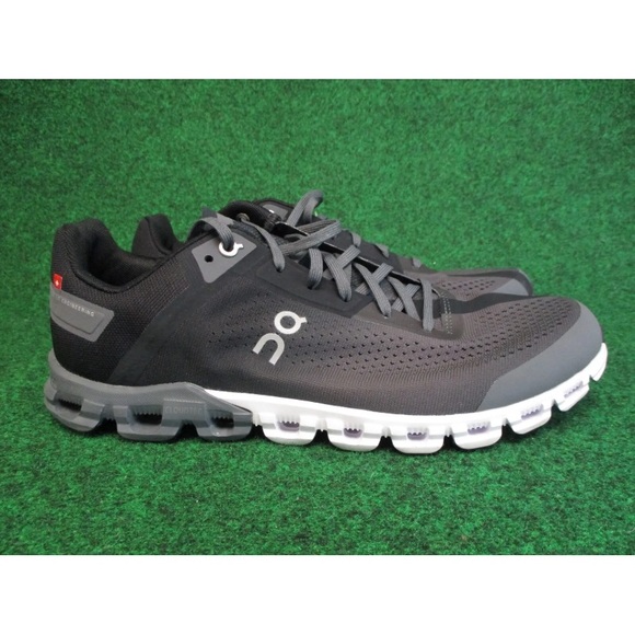 On Running Cloudflow Mens Size 9.5 Black Gray White Comfort Shoes Sneakers - Picture 1 of 13